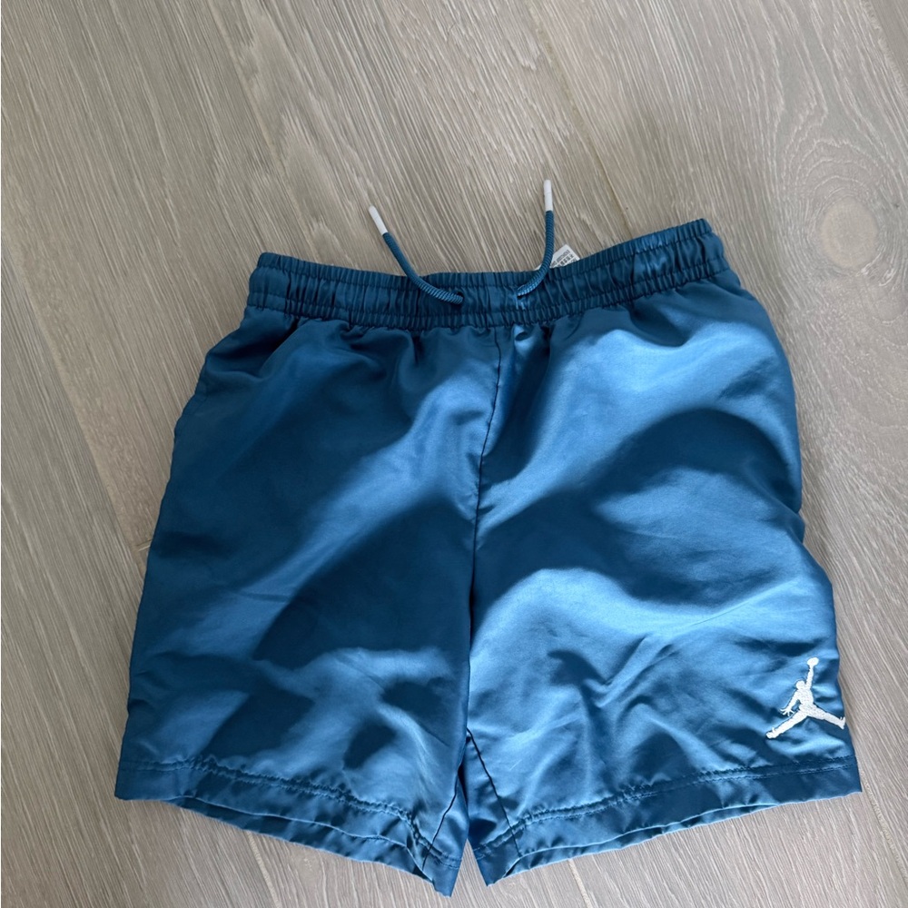 Jordan shorts youth medium